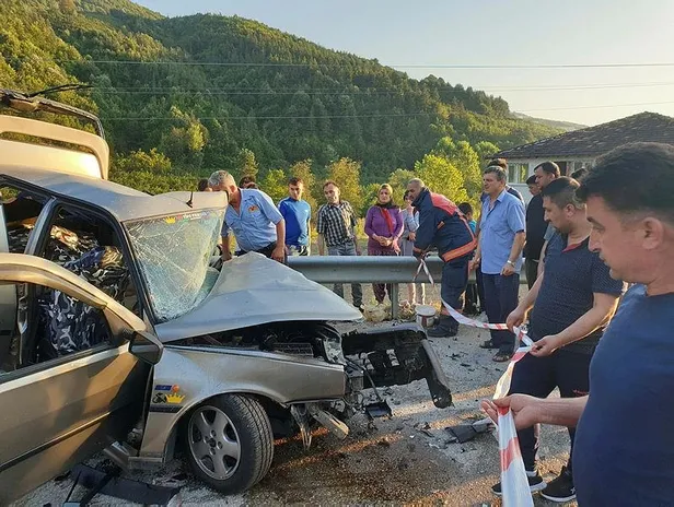 Düzce'de iki otomobil çarpıştı: 1 ölü, 5 yaralı-2