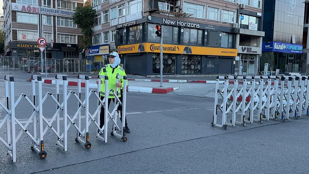 istanbul-trafigine-30-agustos-ayari-kapatilan-yollar-ve-alternatif-guzergahlar-1788063803506.jpeg İstanbul trafiğine "30 Ağustos" ayarı: Kapatılan yollar ve alternatif güzergahlar-2