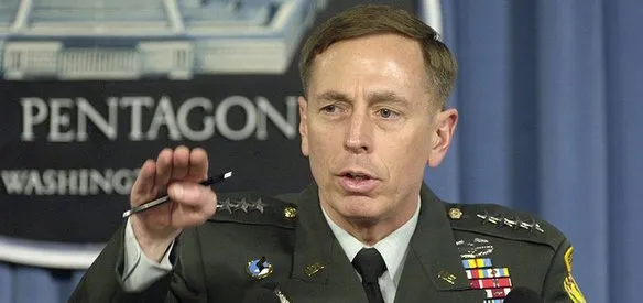 ABD Merkezi Haberalma Örgütü (CIA) Direktörü David Petraeus, görevinden istifa etti. Evlilik dışı ilişkide bulunduğunu kabul eden Petraeus, Başkan Obama'ya gönderdiği dilekçesinde istifasının kabulünü istedi