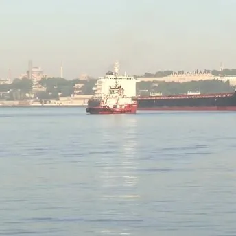 İstanbul Boğazı’nda gemi trafiği çift yönlü ve geçici olarak askıya alındı