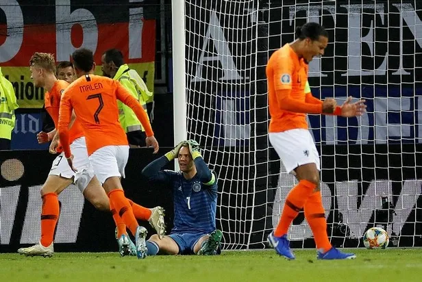 Hollanda'dan tarihi Almanya galibiyeti!-2