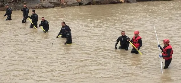 erzurumda-korkunc-kazada-arama-calismalari-6-gunde-ebe-busra-tosun-ve-anne-sevinc-bulut-oldu-baba-fevzi-bulut-1651580267134.jpg Erzurum'da korkunç kazada arama çalışmaları 6. günde! Ebe Büşra Tosun ve anne Sevinç Bulut öldü baba Fevzi Bulut kayıp-8