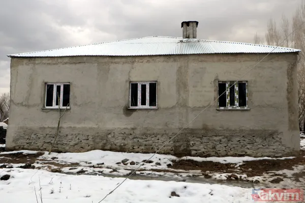 Hakkari Yüksekova'da evlerini yılanların istila etmesi üzerinde yeni ev yapılan aile rahatladı - 4