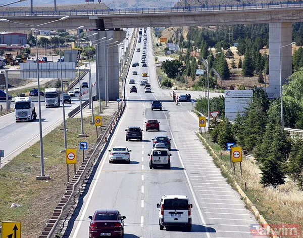 İstanbul'a akın var... Tatilciler dönüş yolunda | TRAFİK YOL DURUMU - 12