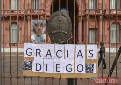 SON DAKİKA: Maradona’nın ölümünün ardından Arjantin halkı sokaklara döküldü: Ülkede 3 gün ulusal yas ilan edildi