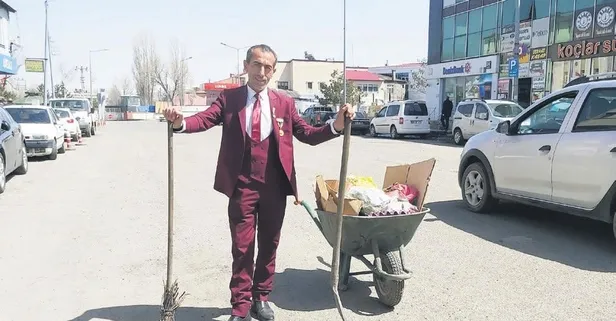 Ensar Kerdige, 21 yıldır takım elbise ile sokakları temizliyor (Yaşam haberleri)