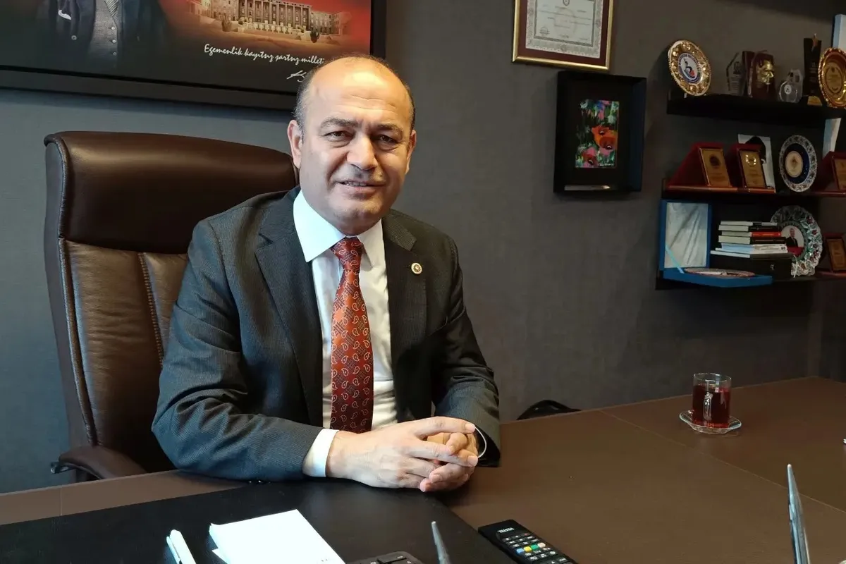 yalim-dokuldu-rusvet-kanatladi-ozgur-ozelin-10-milyon-dolarlik-sikorsky-sevdasi-para-trafigini-ispatlarim-diye-1782639998494.jpeg Yalım döküldü rüşvet kanatladı! Özgür Özel'in 10 milyon dolarlık "Sikorsky" sevdası: Para trafiğini "ispatlarım" diyerek anlattı-4