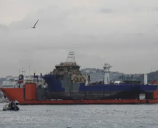 İstanbul Boğazı’nda ilginç görüntü