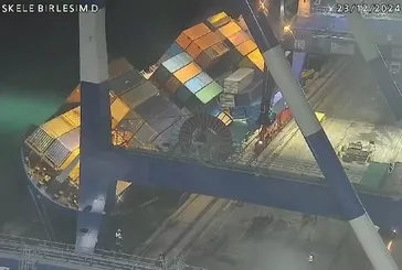 Ambarlı Limanı’nda konteyner gemisi yan yattı