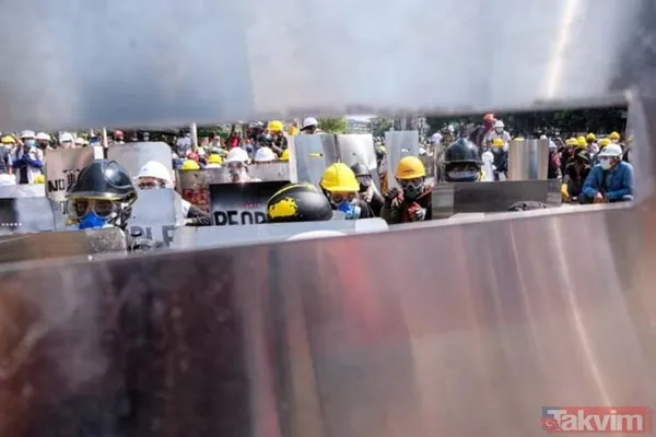 SON DAKİKA: Tarihe geçecek fotoğraf! Rahibe polislerin önüne kapanıp yalvardı - 4