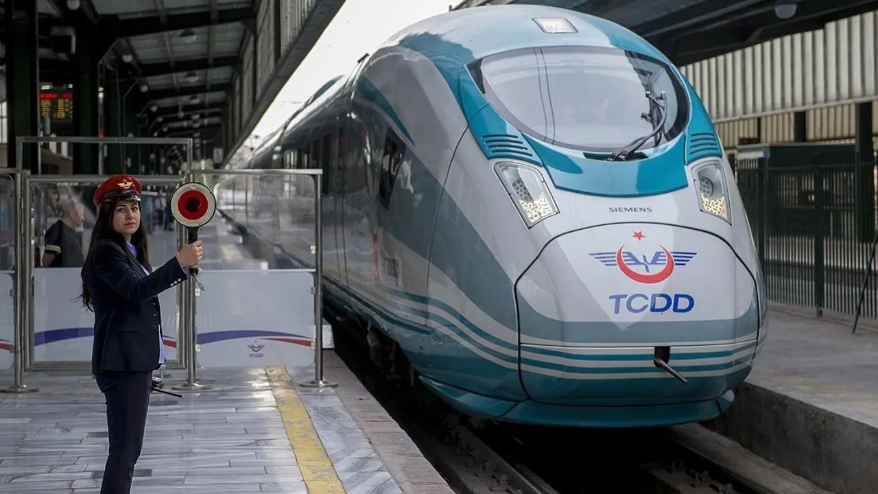 Tren yolcusu 20 milyonu geçti
