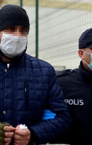 Adana'da akıllara durgunluk veren olay! Patronunun içeceğine 500 lira karşılığında koronavirüs mikrobu bulaştırmaya çalışan işçi yakalandı