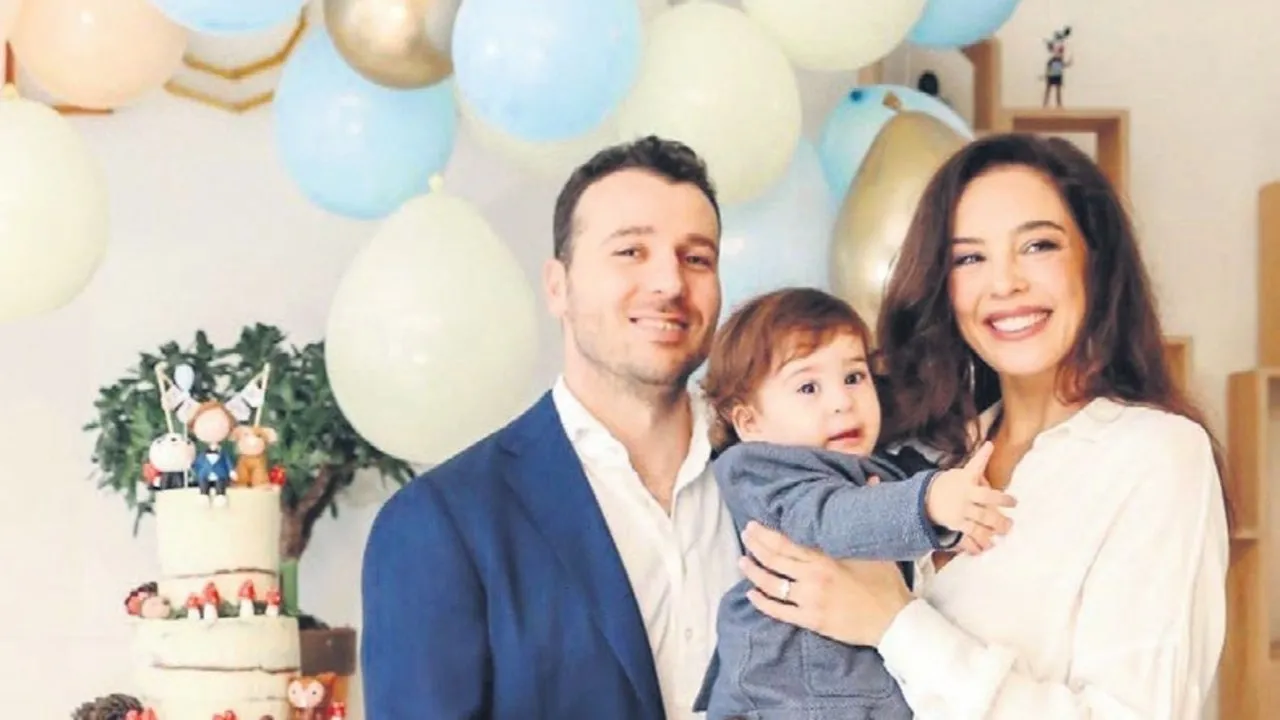 Duygularını saklamama kararı aldı tavrını koydu: Azra Akın’dan net mesaj!