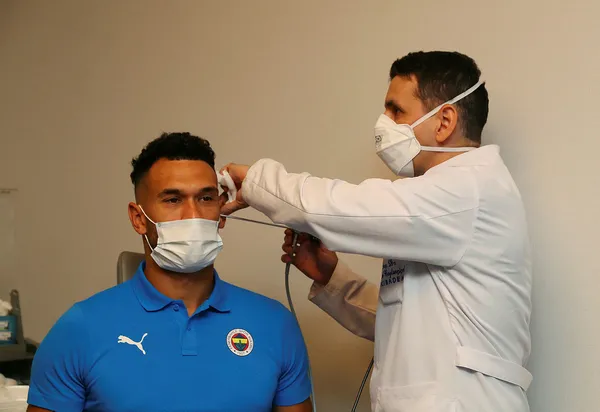 steven-caulkerdan-fenerbahceyi-sok-eden-rest-1629118095332.jpg Steven Caulker’dan Fenerbahçe’yi şok eden rest!-2