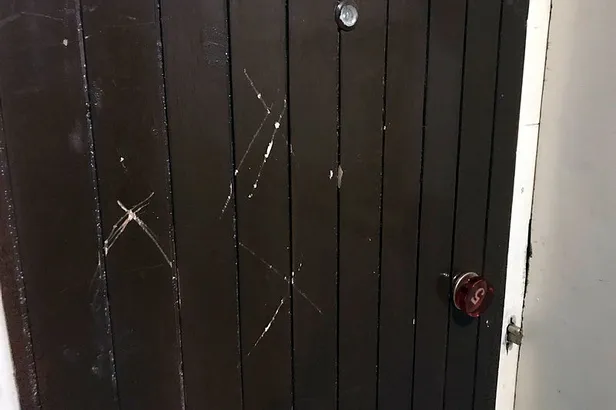 1592983415013.jpg 51 yaşındaki adam evde ölü bulundu! Kapıdaki işaretler dikkat çekti...-2