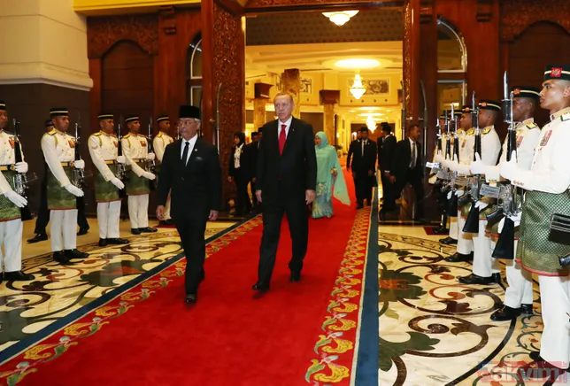 Malezya Kralı ile bir araya gelen Başkan Erdoğan özel defteri imzaladı