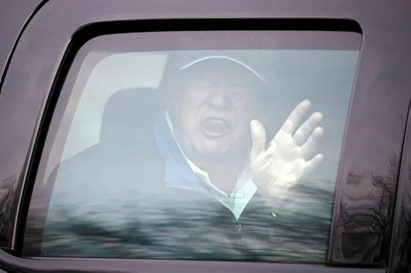 son-dakika-g-20-zirvesi-sirasinda-abd-baskani-donald-trump-golf-oynamaya-gitti-1606130728009.jpg SON DAKİKA: G-20 zirvesi sırasında ABD Başkanı Donald Trump golf oynamaya gitti-4