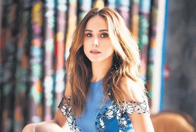 Yalnızım dostlarım!