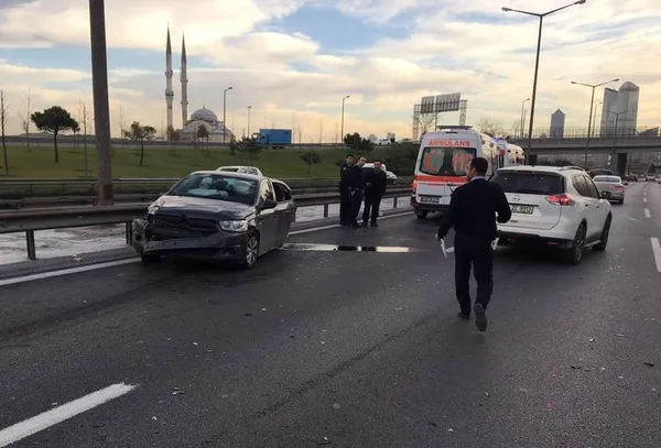 TEM Otoyolu'nda zincirleme trafik kazası: 4 yaralı-4