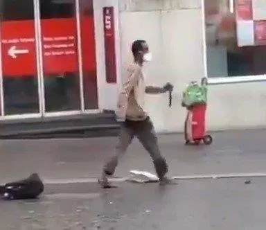 son-dakika-almanyanin-wurzburg-sehrinde-bicakli-saldirgan-dehset-sacti-3-olu-6-yarali-1624642190662.jpeg Son dakika: Almanya'nın Würzburg şehrinde bıçaklı saldırgan dehşet saçtı: 3 ölü 6 yaralı-4