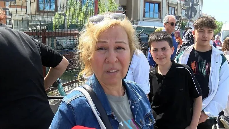 Bakırköy Halk Pazarı'nda bomba paniği! Yankesicilik yaparken yakalanan zanlı "bomba var" diye bağırdı-6