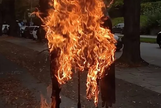 stockholmde-skandal-baskan-erdogani-hedef-aldilar-turkiyeden-sert-tepki-1696067889825.jpeg Stockholm'de skandal! Başkan Erdoğan'ı hedef aldılar... Türkiye'den sert tepki-4