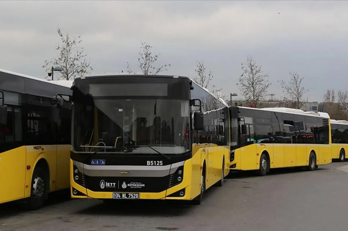 1783029986883.jpeg Yasak olmaması için tek şart! Trafikte yeni kurallar: Araç kokusu, telefon tutucu...-5