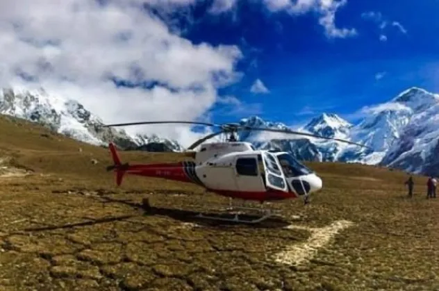 Nepal'de bakanı taşıyan helikopter düştü!