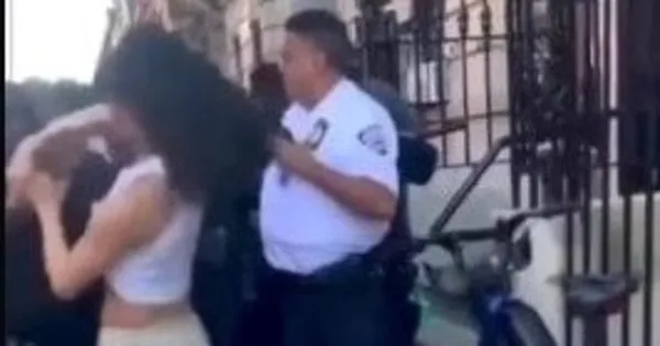 abd-polisinin-son-skandali-genc-kadina-orantisiz-siddet-1662030433757.jpg ABD polisinin son skandalı! Genç kadına orantısız şiddet-4