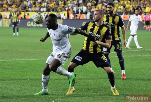 Ankara'da saha karıştı! Tribünden inen taraftar Beşiktaşlı Salih Uçan'ı tekmeledi, Josef kırmızı kart gördü - 38