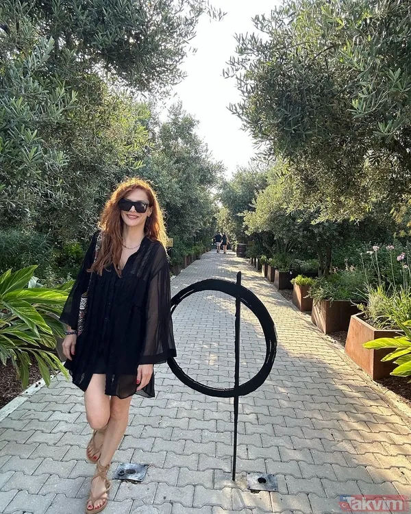 45 yaşındaki Mine Tugay’dan kırmızı bikinili havuz pozu! En doğal haliyle sosyal medyada paylaştı! - 3