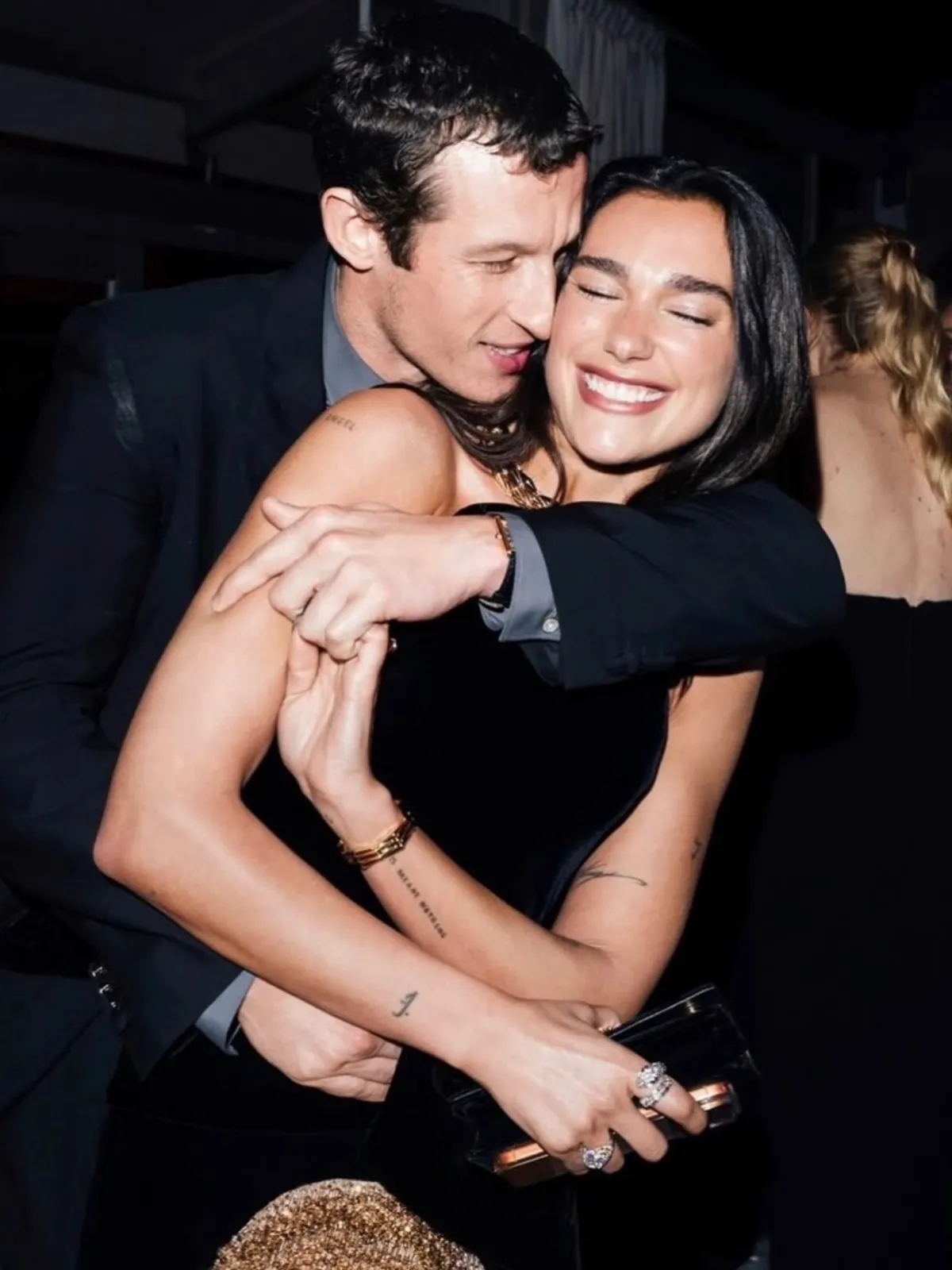 dua-lipa-evleniyor-yilin-dugununden-ilk-detaylar-sizdi-callum-turner-1780062064276.jpg Dua Lipa evleniyor! Yılın düğününden ilk detaylar sızdı-6