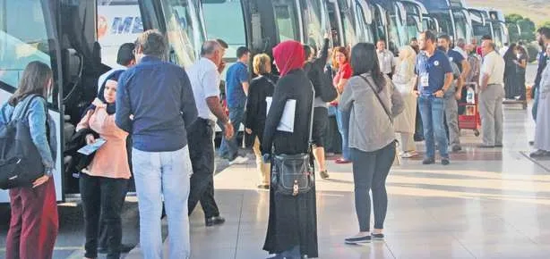 Cemaat kapıya dayandı