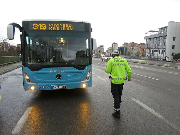 son-dakika-istanbul-toplu-ulasim-yasagi-yas-siniri-esnetildi-1613375012663.jpg