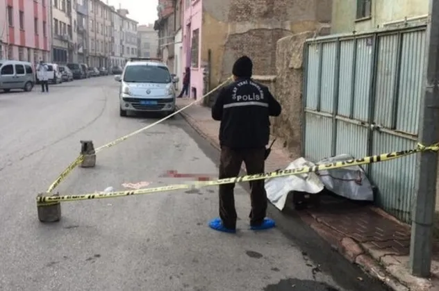 Konya'da sokak ortasında cani koca dehşeti! Boşanma aşamasındaki eşini öldürüp kendi kafasına sıktı