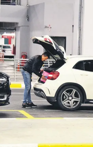 Burak Sergen'i aldatan Nihan Ünsal 'fotoğraflar eski' diyerek kendini savundu!