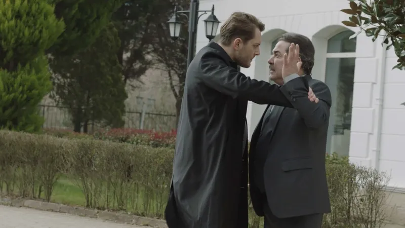 ayni-yagmur-altinda-6-bolumde-sirlar-gun-yuzune-cikiyor-1773392969201.jpg Aynı Yağmur Altında 6. bölümde sırlar gün yüzüne çıkıyor-4