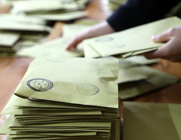 Önce paylaştı sonra fırça yiyince sildi: AK Parti önde...