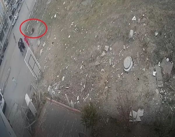 ankarada-sitede-kopek-besleyen-komsusuna-ucan-tekme-atti-1646390115233.jpg Ankara'da sitede köpek besleyen komşusuna uçan tekme attı-3