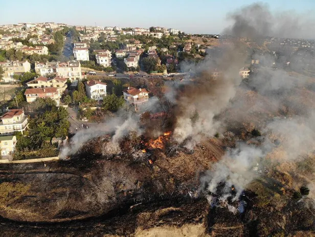 Son dakika: İstanbul Beylikdüzü'nde korkutan yangın!-1