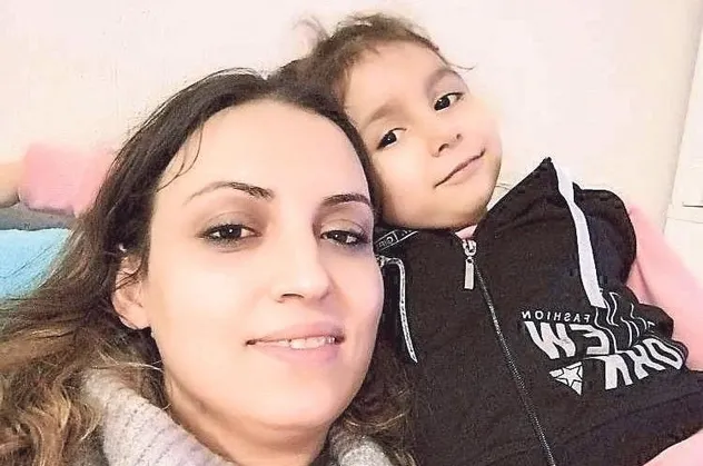 İzmir'de anne vahşeti! Küçük kızı boğazına tülbent sokarak öldürdü