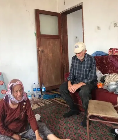manavgattaki-yanginda-felcli-esini-birakmayan-ibrahim-amcanin-yeni-evi-yapiliyor-cumhurbaskanimiza-bakanlarima-laf-ettirmeyiz-1628406420751.jpg Manavgat'taki yangında felçli eşini bırakmayan İbrahim Amca'nın yeni evi yapılıyor! 'Cumhurbaşkanımıza, bakanlarıma laf ettirmeyiz.-3