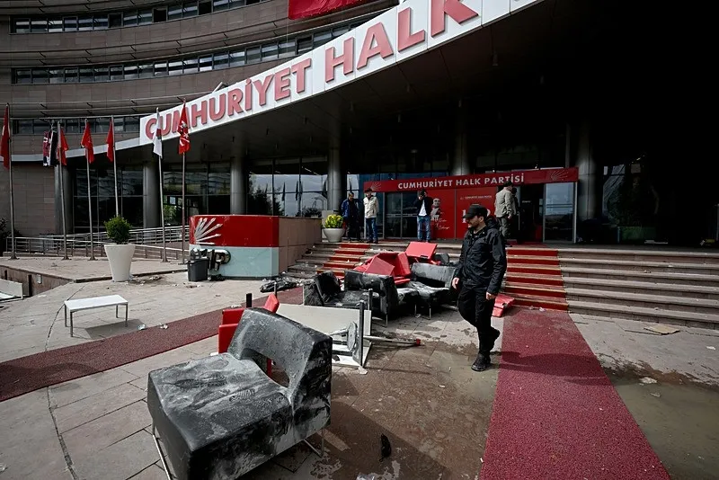 SAVAŞ ALANINDAN GERİYE KALAN-2