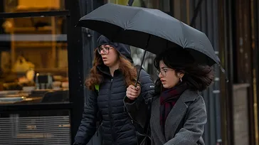 Meteoroloji’den İstanbul’a saatli uyarı: Gece yarısı sağanak bastıracak! Yeni sistemle kar geliyor