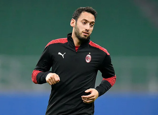 hakan-calhanoglunun-gelecegi-belli-oluyor-milan-mi-manchester-united-mi-iste-o-tarih-1613650385583.jpg Hakan Çalhanoğlu'nun geleceği belli oluyor! Milan mı Manchester United mı? İşte o tarih-3