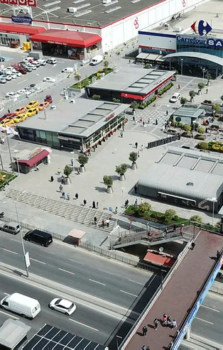 Bakan Koca uyarmıştı ama AVM önlerinde yine aynı manzara...