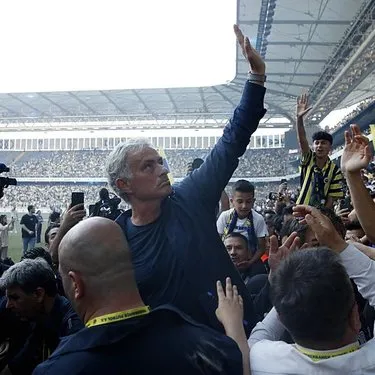 Dünya Fenerbahçe’yi konuşuyor! İşte Jose Mourinho için atılan manşetler...
