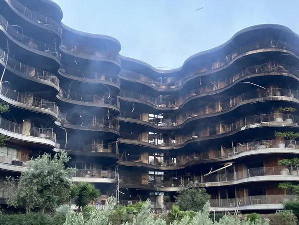 izmirin-narlidere-ilcesindeki-folkart-sitesinde-yangin-8-saat-sonunda-kontrol-altina-alindi-daireler-kule-dond-1682663928484.jpg İzmir'in Narlıdere ilçesindeki Folkart sitesinde yangın! 8 saat sonunda kontrol altına alındı: Daireler küle döndü-9