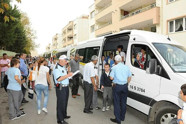 ankarada-okul-servis-ucretlerine-yuzde-70-zam-yakin-mesafe-yillik-10-bin-400-tl-oldu-1692889692693.jpeg Ankara'da okul servis ücretlerine yüzde 70 zam: Yakın mesafe yıllık 10 bin 400 TL oldu-2