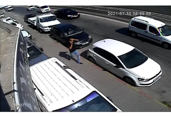 adanada-istedigi-parayi-vermeyen-babasini-vurmak-isteyen-genc-araya-giren-bir-kisiyi-oldurup-kacti-1628495310989.jpg Adana'da istediği parayı vermeyen babasını vurmak isteyen genç araya giren bir kişiyi öldürüp kaçtı-2